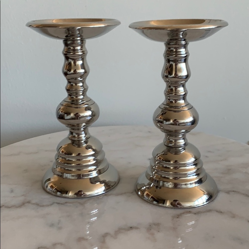 2 small silver candle sticks